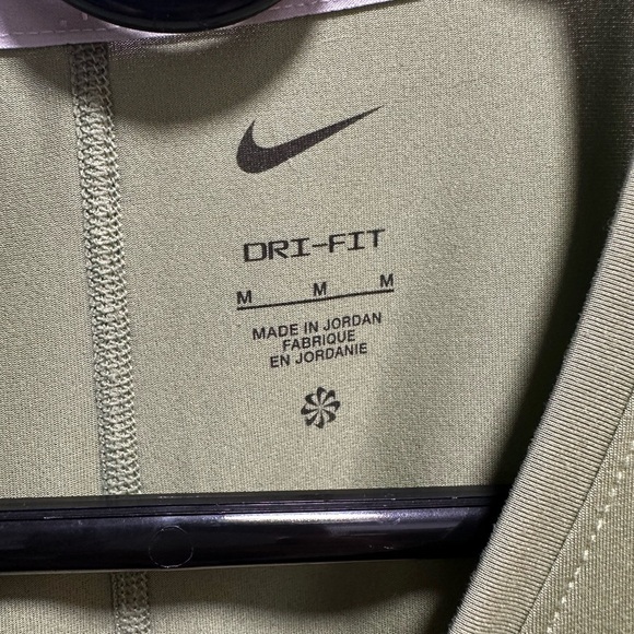 Nike dri-fit Women's Green Long Sleeve Top - Picture 3 of 3